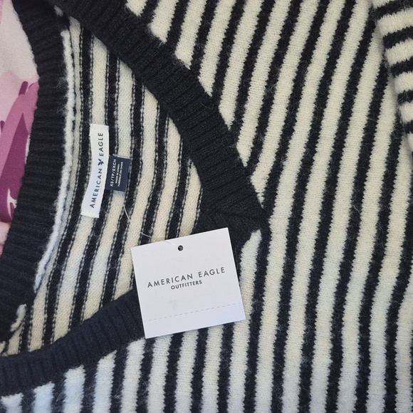 American Eagle Outfitters Black and White Striped Sweater NWT Size XS - Picture 2 of 2